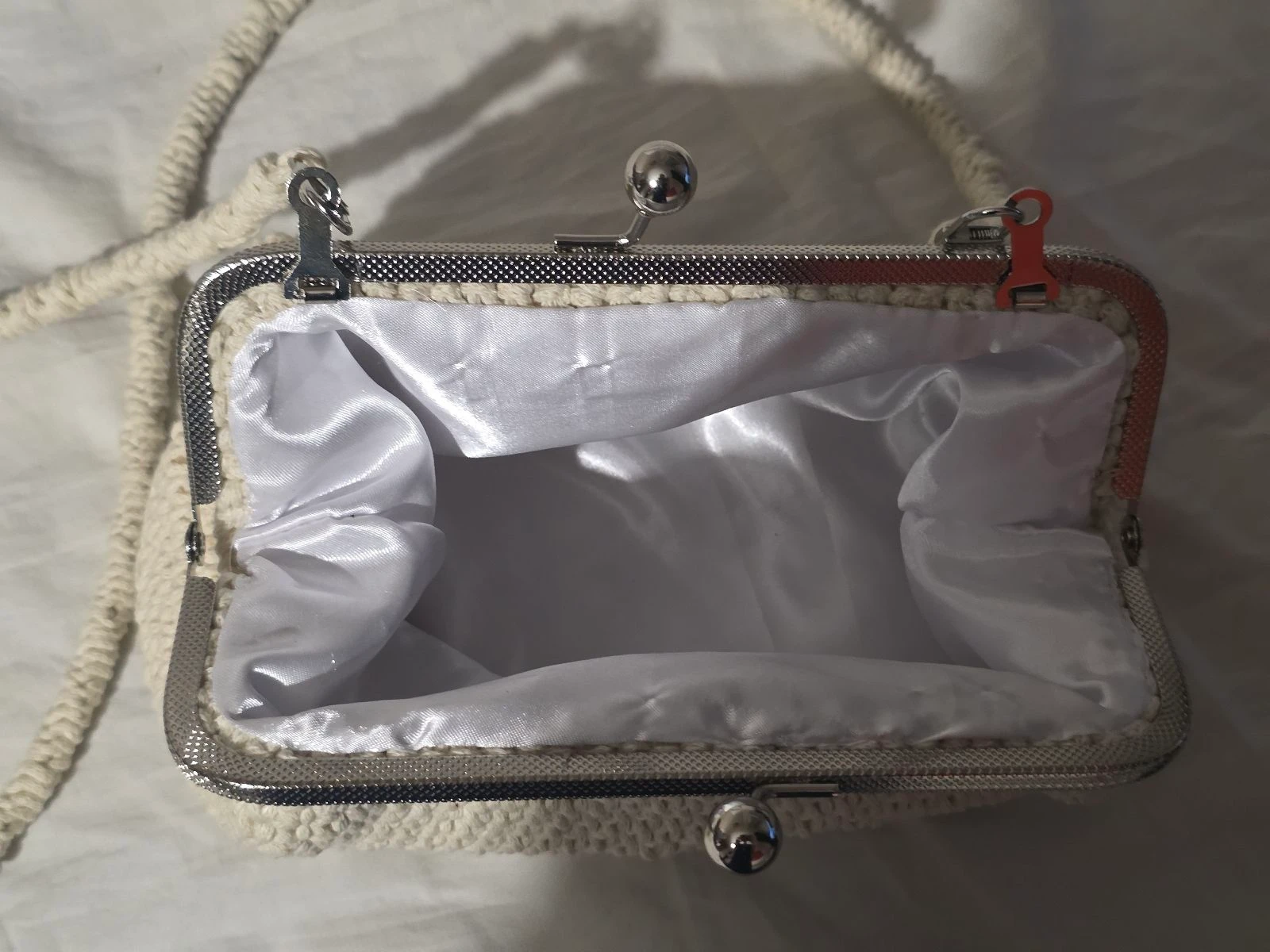 Small handmade white crochet clutch bag with retro clasp and shoulder strap – photo 2